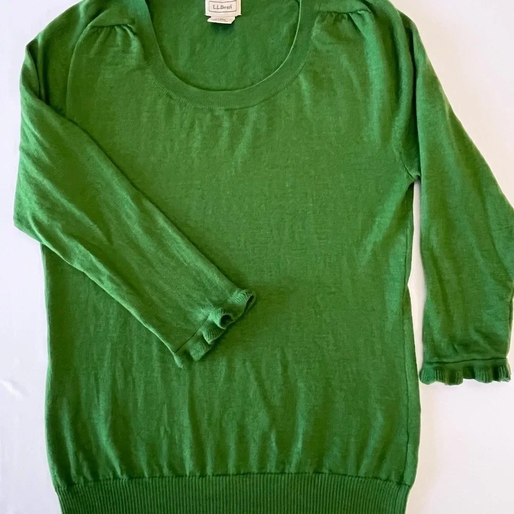 L.L. Bean Women's Vibrant Green Crew Neck Sweater